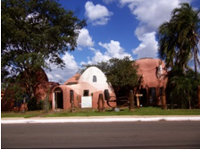 Catedral das Artes, construída inteiramente por S. Noé