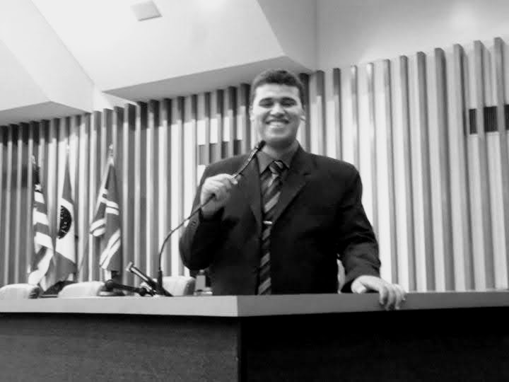 "Inglês para conversação com metodologia prática e eficiente."
